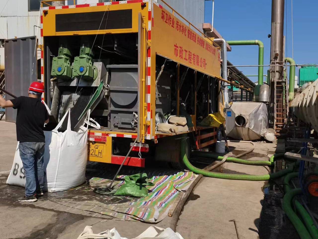 翠峦淤泥压干处理